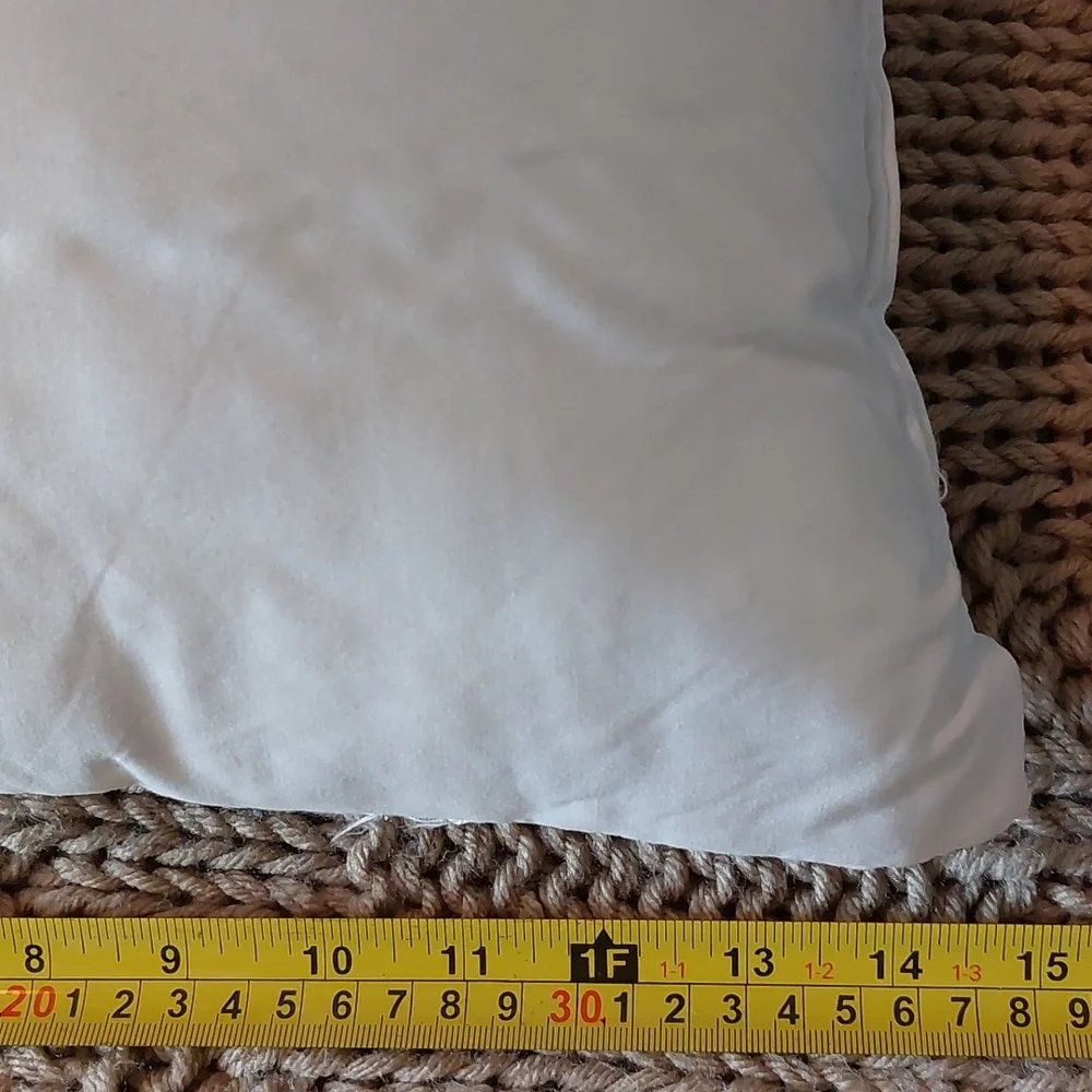 Set of 2 White Throw Pillows EUC